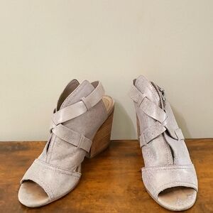 Lucca Lane ANALISE Gold Shimmer Strappy Heeled Sandals size 10